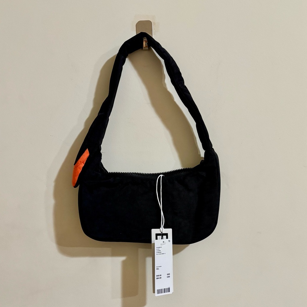 Sold 
Baggu swan bag - Picture 3 of 3